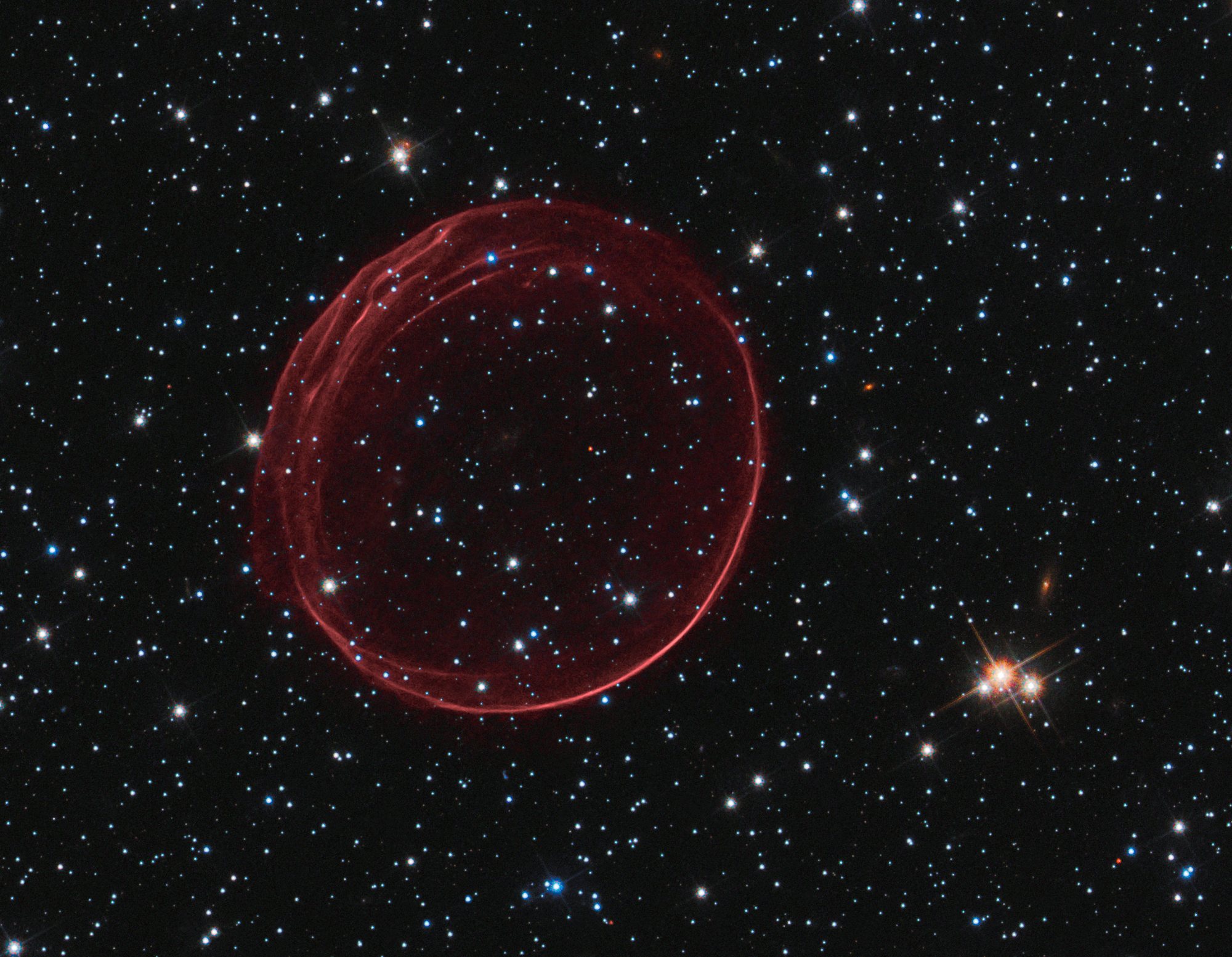 The rings of supernova SN 1987A photographed by Hubble